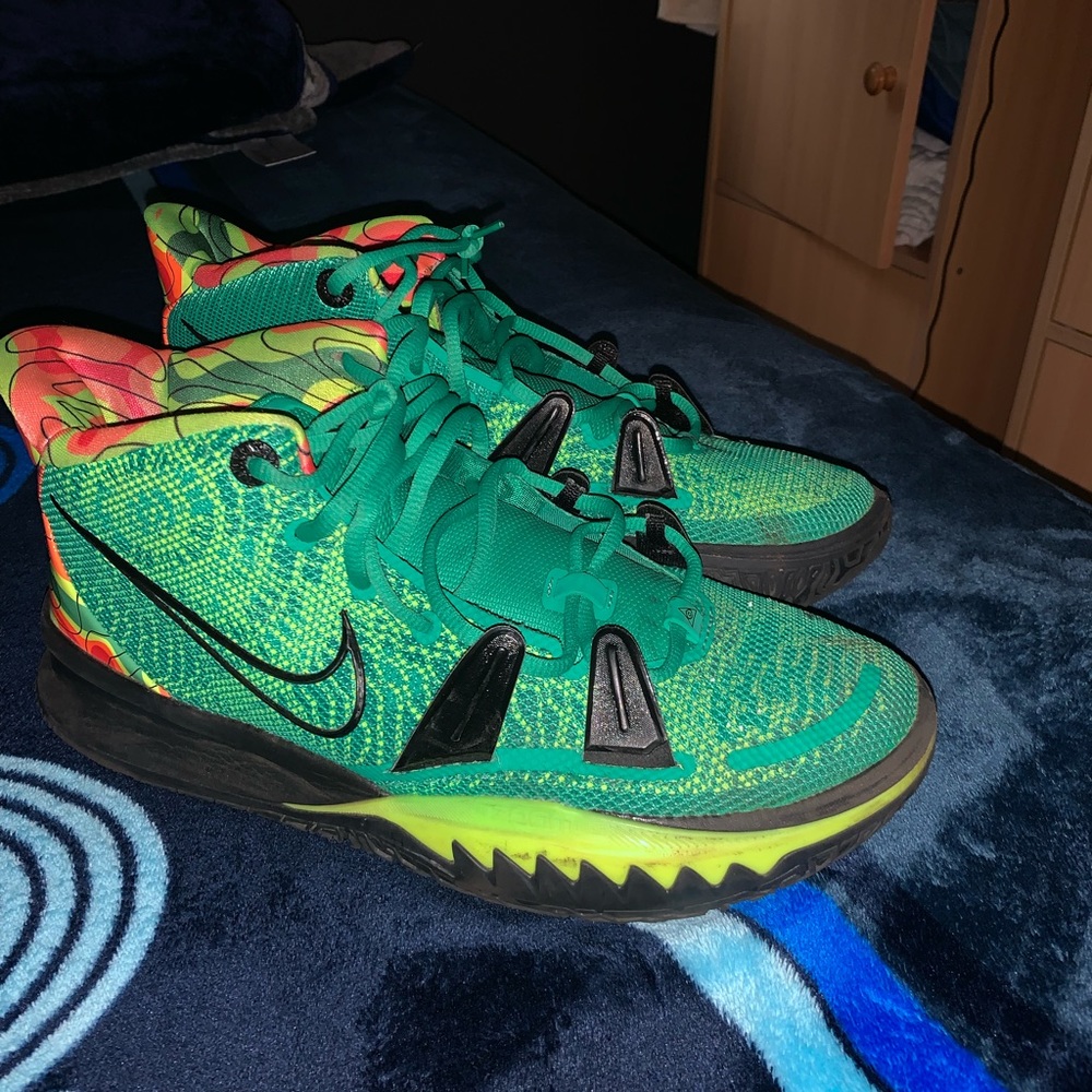 Kyrie 7’s Weatherman 10.5
